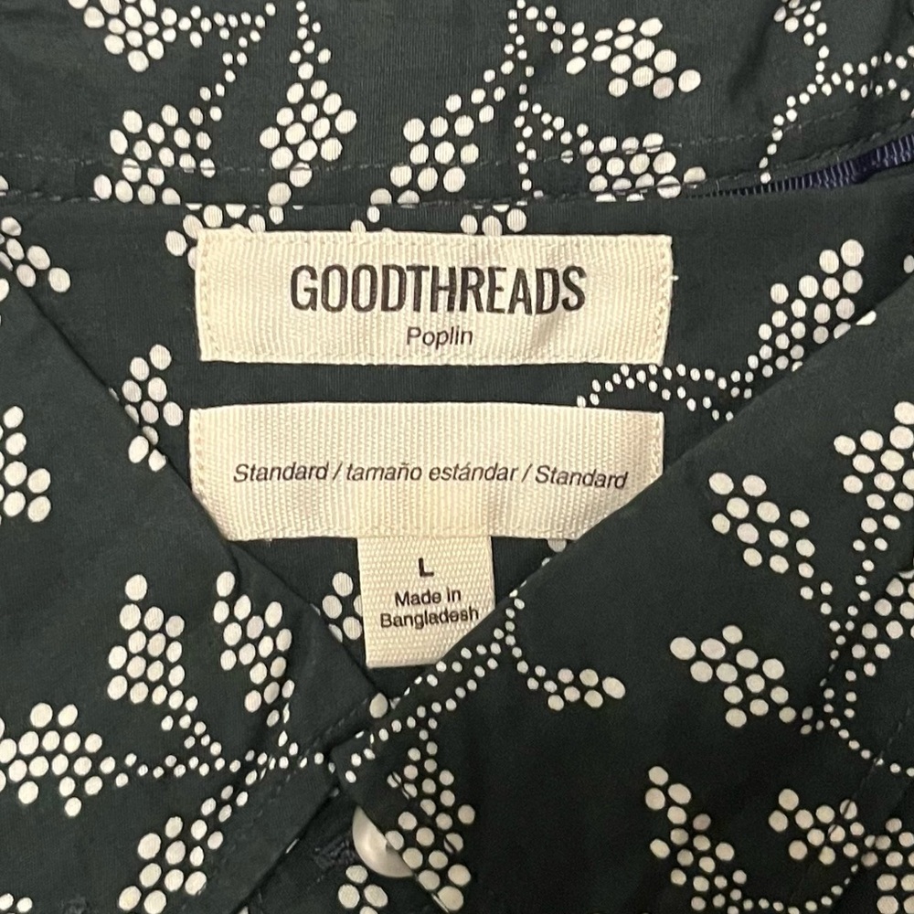 NWT. Mens short sleeve button up shirt made by Goodthreads. Size Large. - Picture 4 of 4